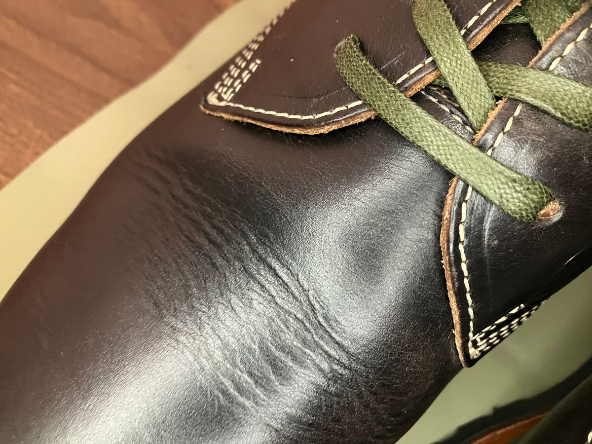 Photo by maru on December 8, 2024 of the Danner Moreland Oxford in Horween Black Chromexcel.