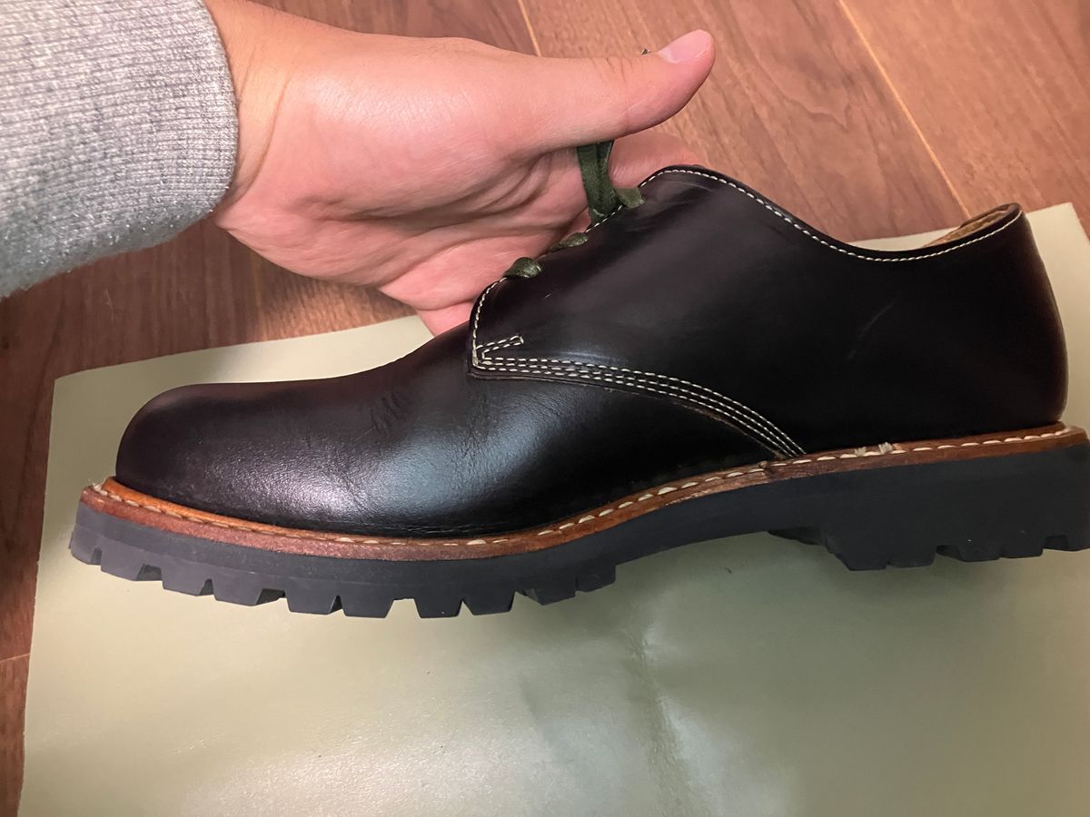 Photo by maru on December 8, 2024 of the Danner Moreland Oxford in Horween Black Chromexcel.