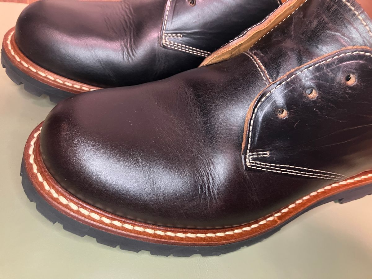 Photo by maru on December 8, 2024 of the Danner Moreland Oxford in Horween Black Chromexcel.