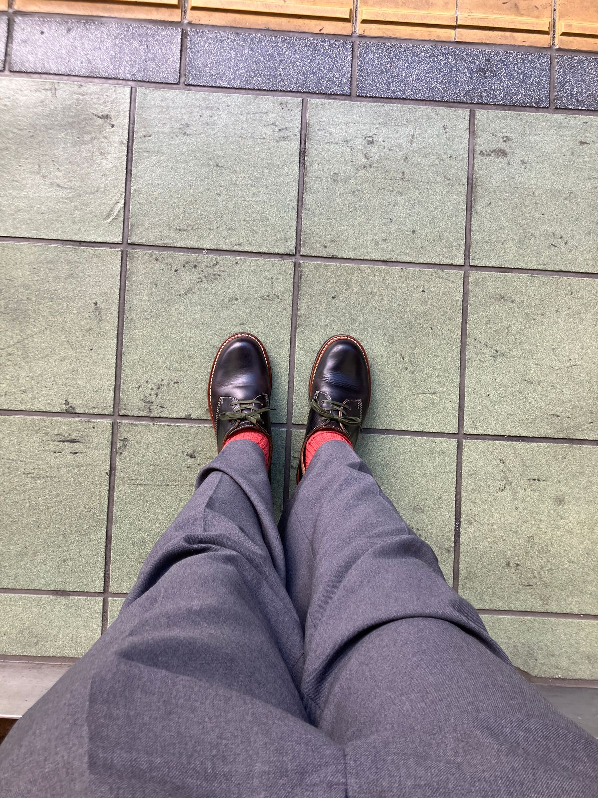 Photo by maru on December 19, 2024 of the Danner Moreland Oxford in Horween Black Chromexcel.