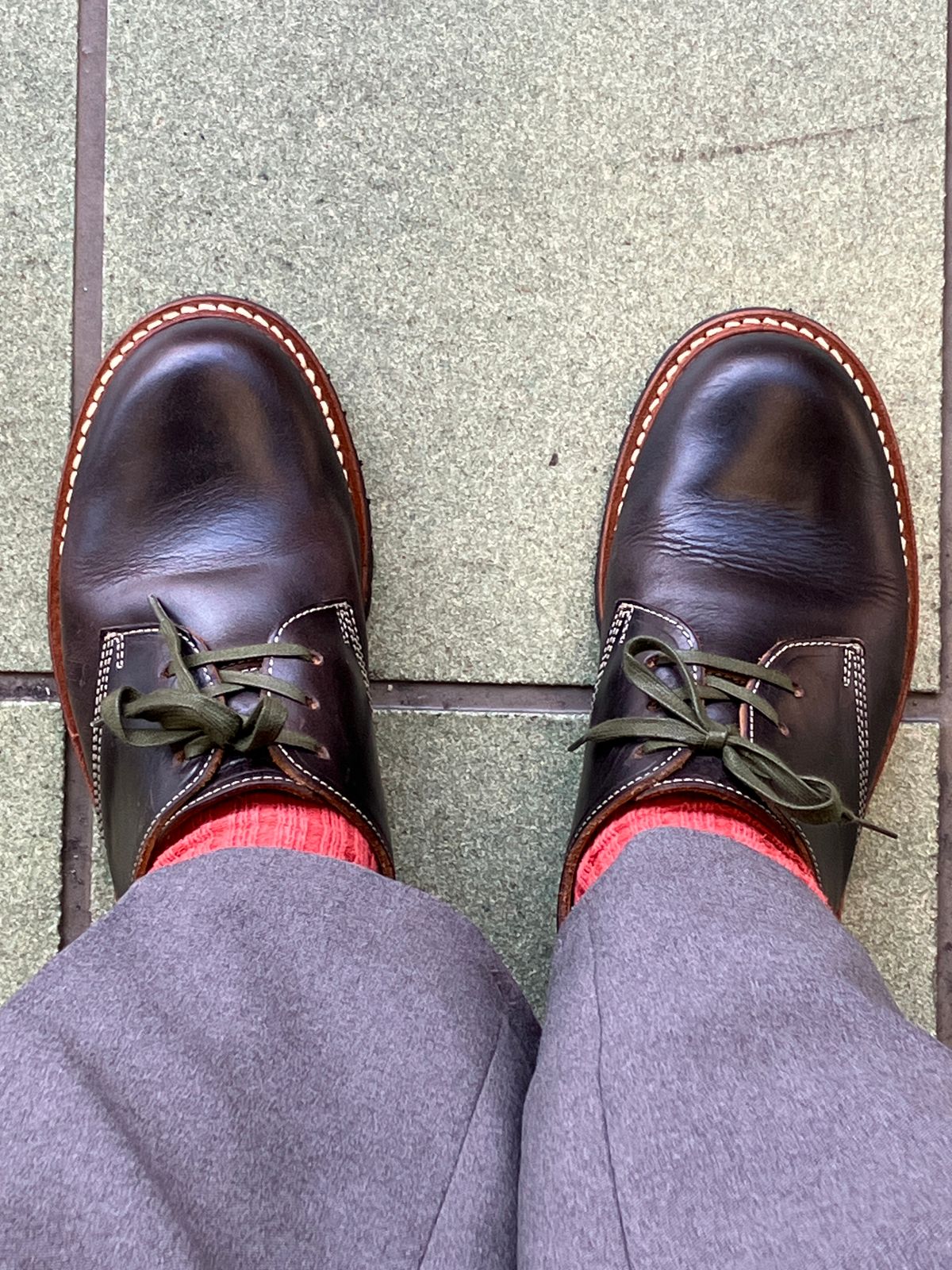 Photo by maru on December 23, 2024 of the Danner Moreland Oxford in Horween Black Chromexcel.