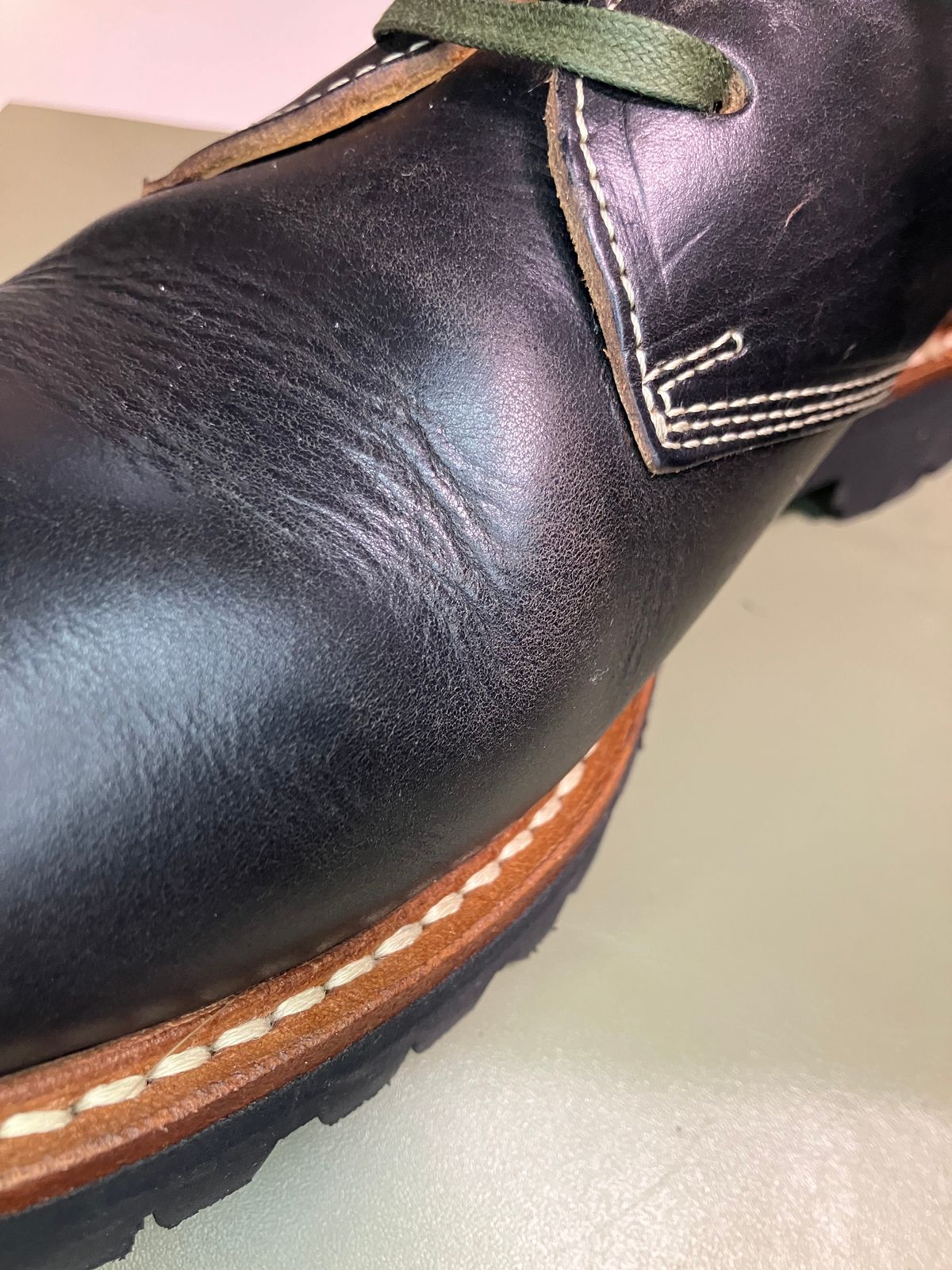 Photo by maru on December 4, 2024 of the Danner Moreland Oxford in Horween Black Chromexcel.