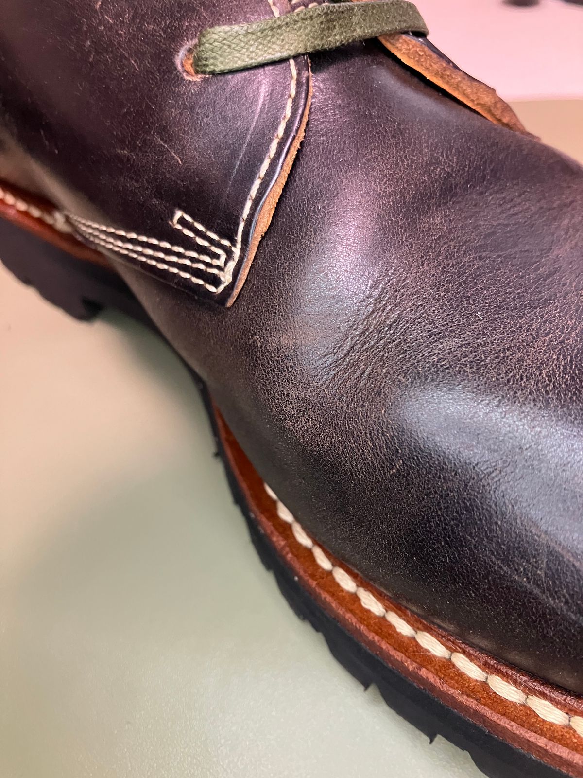 Photo by maru on December 4, 2024 of the Danner Moreland Oxford in Horween Black Chromexcel.