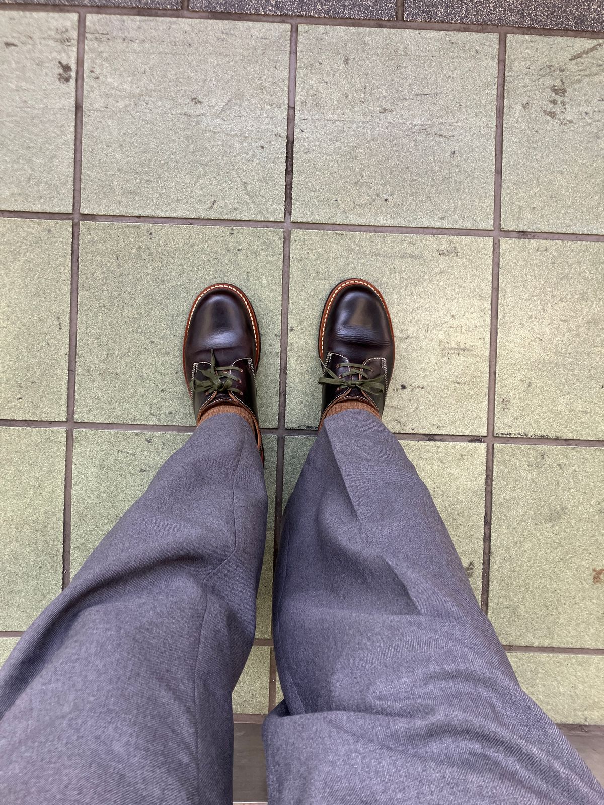 Photo by maru on December 25, 2024 of the Danner Moreland Oxford in Horween Black Chromexcel.