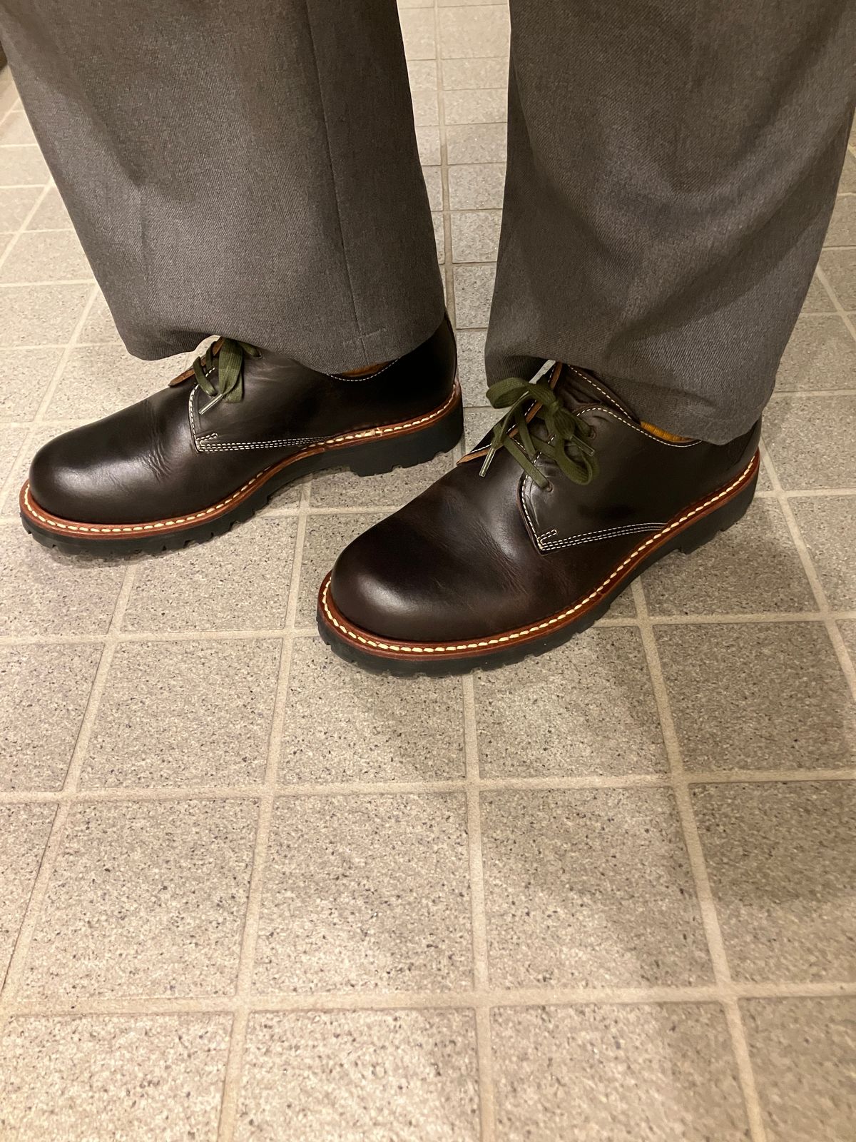 Photo by maru on January 7, 2025 of the Danner Moreland Oxford in Horween Black Chromexcel.