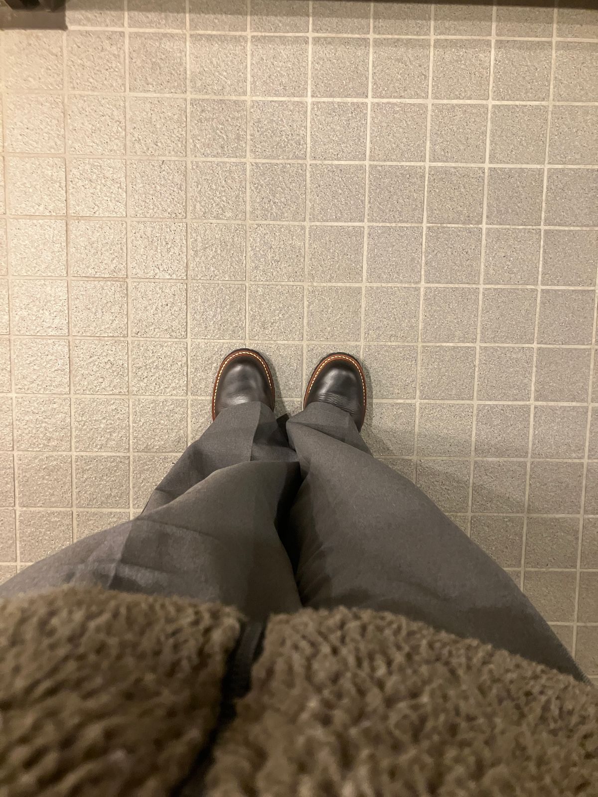 Photo by maru on January 10, 2025 of the Danner Moreland Oxford in Horween Black Chromexcel.