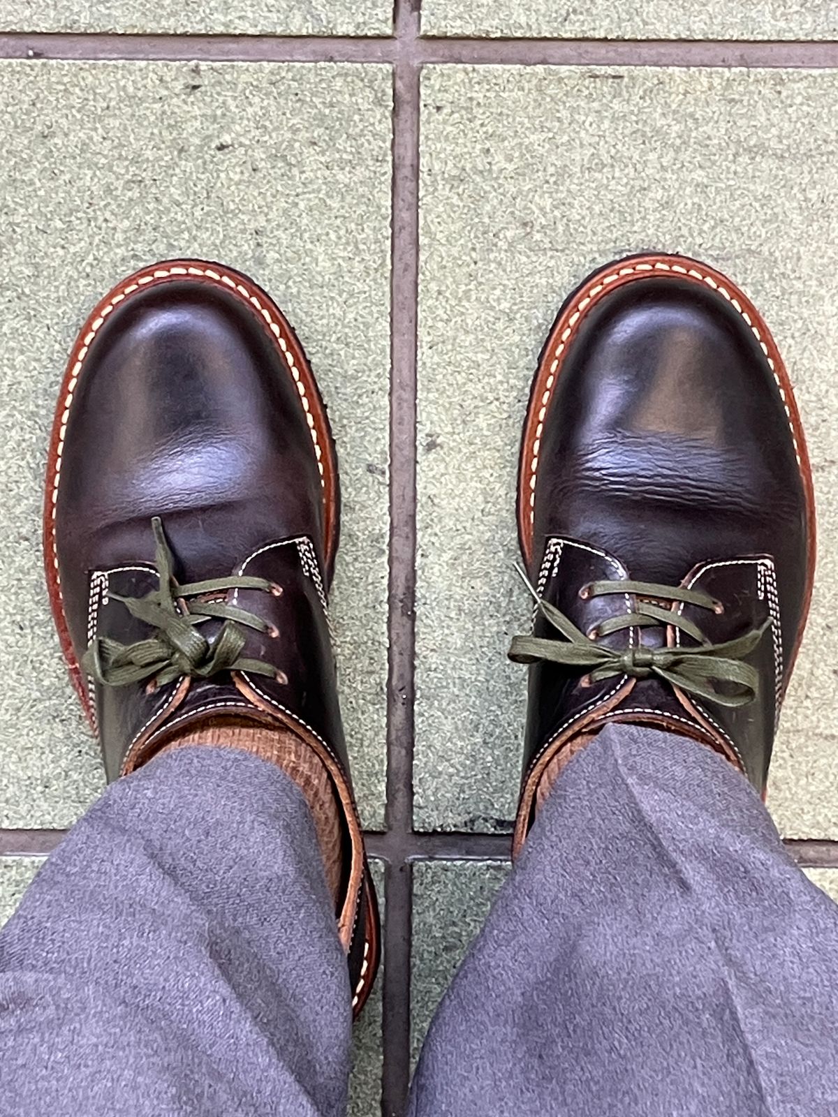 Photo by maru on December 25, 2024 of the Danner Moreland Oxford in Horween Black Chromexcel.