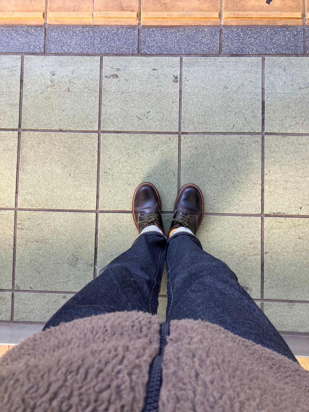 Photo by maru on January 14, 2025 of the Danner Moreland Oxford in Horween Black Chromexcel.