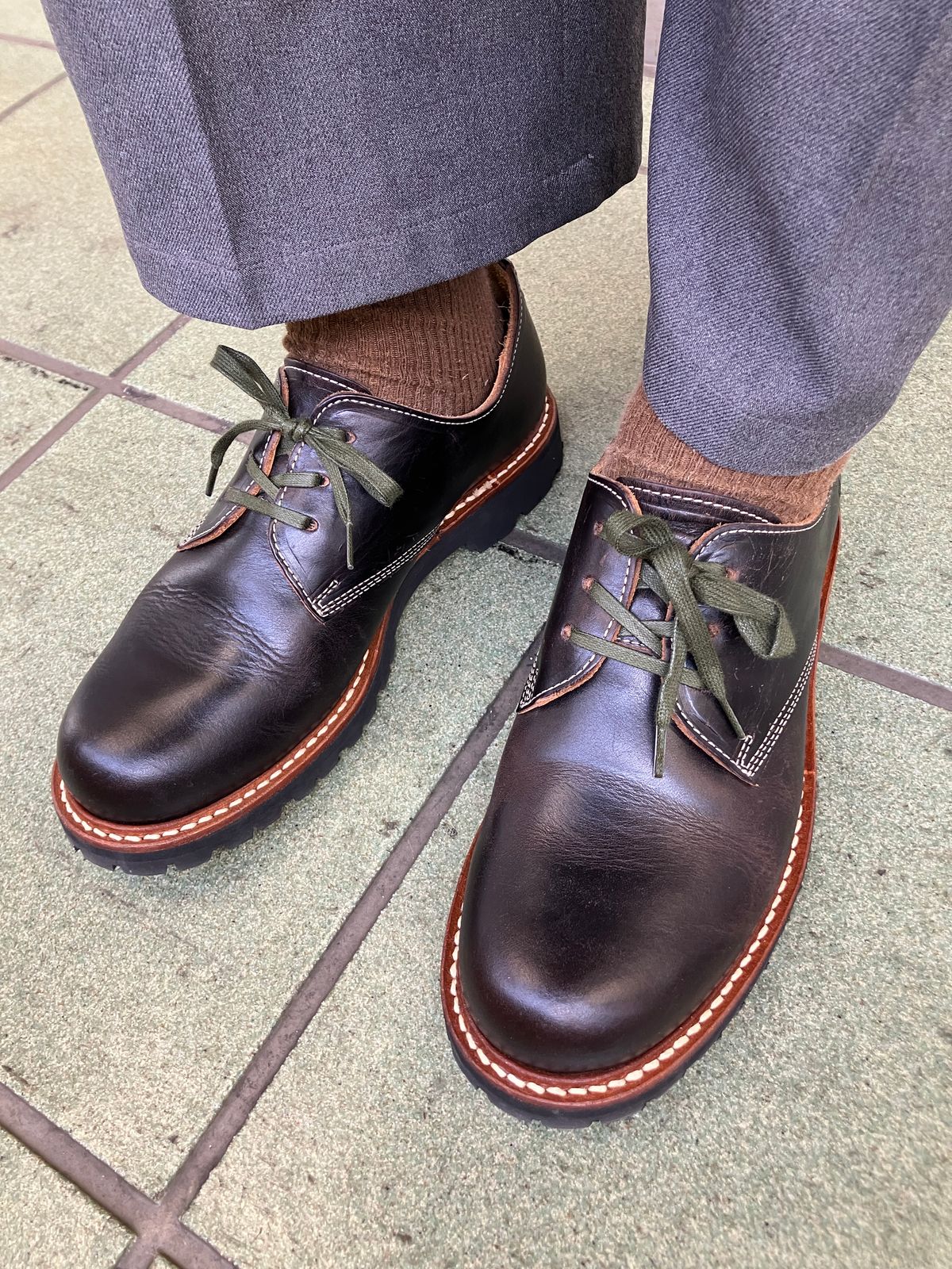 Photo by maru on December 25, 2024 of the Danner Moreland Oxford in Horween Black Chromexcel.