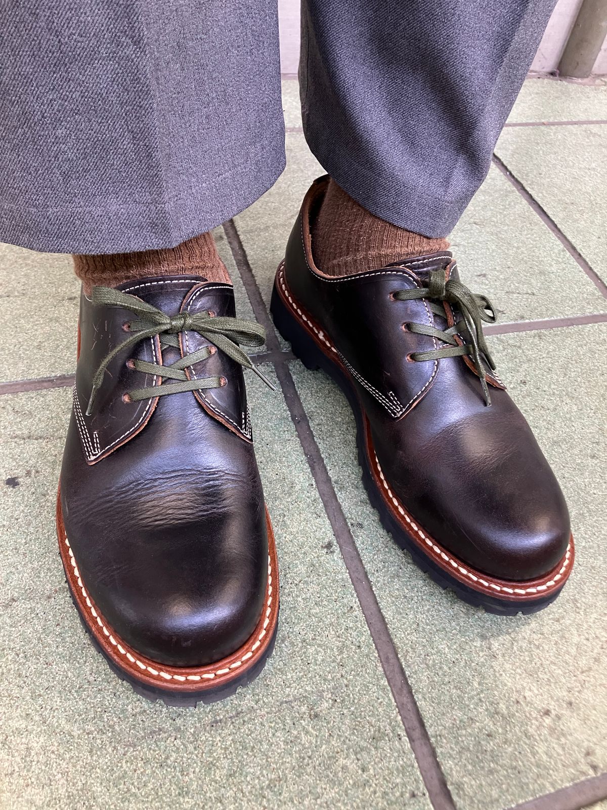 Photo by maru on December 25, 2024 of the Danner Moreland Oxford in Horween Black Chromexcel.