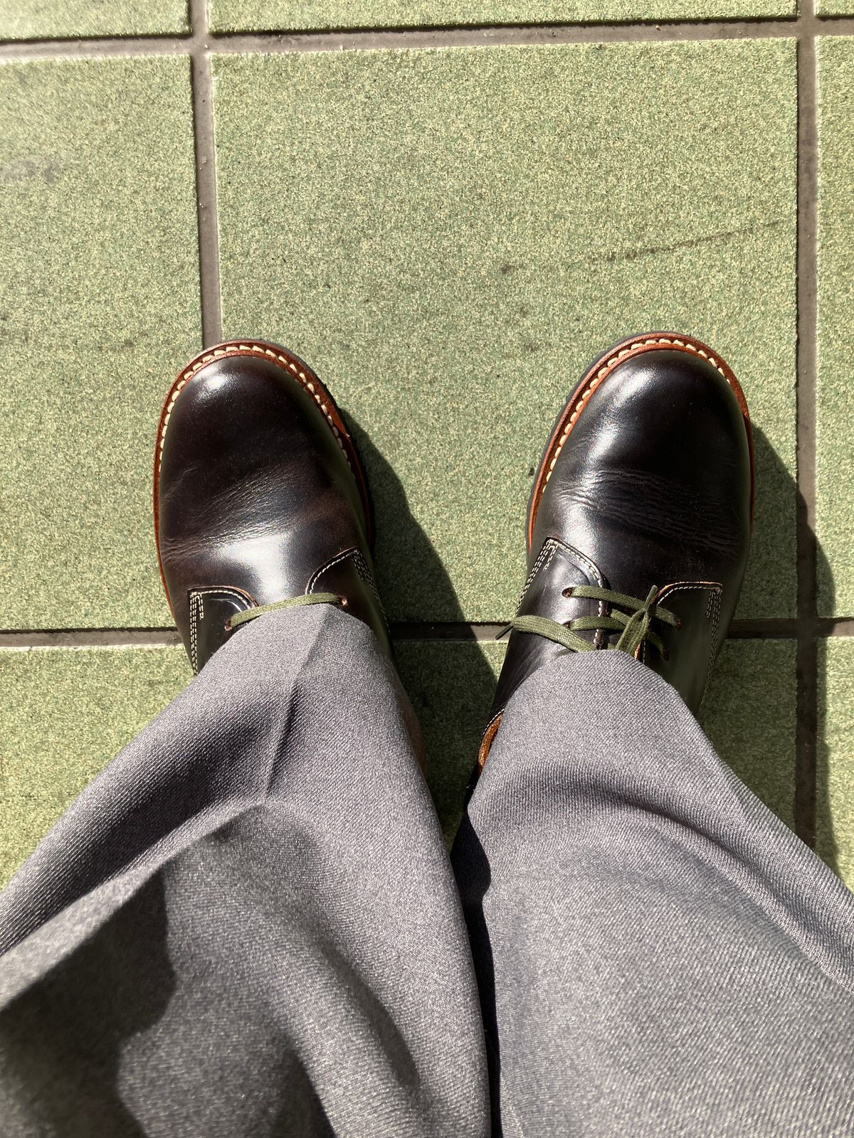 Photo by maru on January 27, 2025 of the Danner Moreland Oxford in Horween Black Chromexcel.
