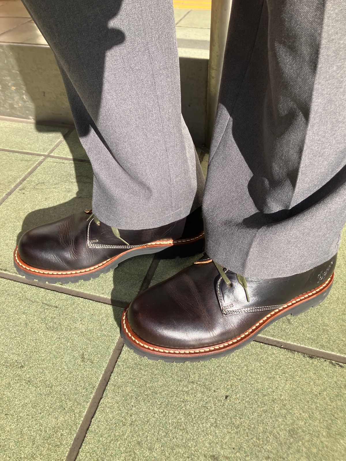 Photo by maru on January 27, 2025 of the Danner Moreland Oxford in Horween Black Chromexcel.