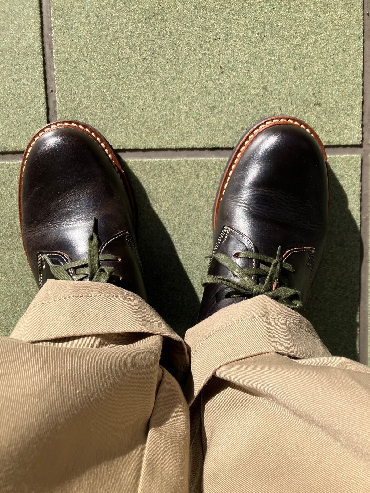 Photo by maru on January 31, 2025 of the Danner Moreland Oxford in Horween Black Chromexcel.