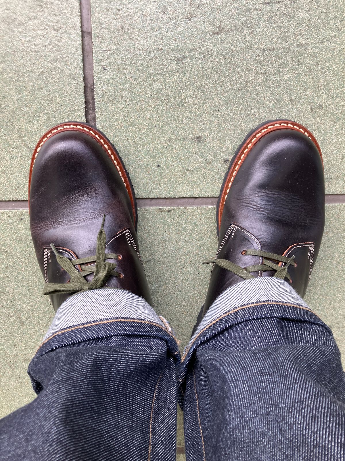 Photo by maru on January 20, 2025 of the Danner Moreland Oxford in Horween Black Chromexcel.