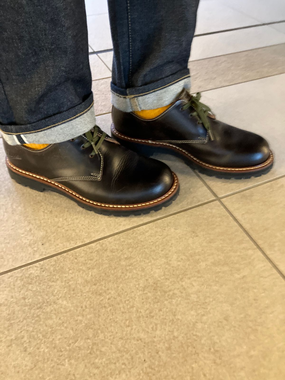 Photo by maru on February 15, 2025 of the Danner Moreland Oxford in Horween Black Chromexcel.