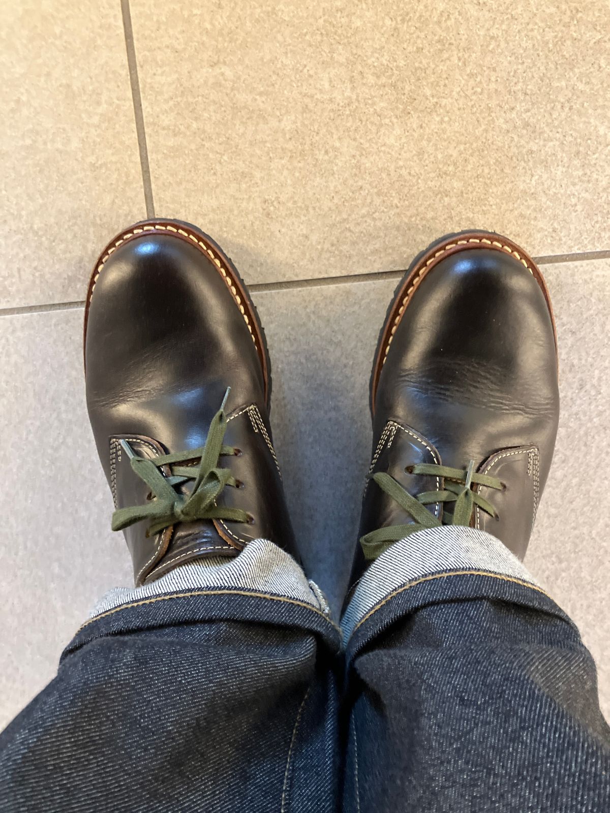 Photo by maru on February 15, 2025 of the Danner Moreland Oxford in Horween Black Chromexcel.