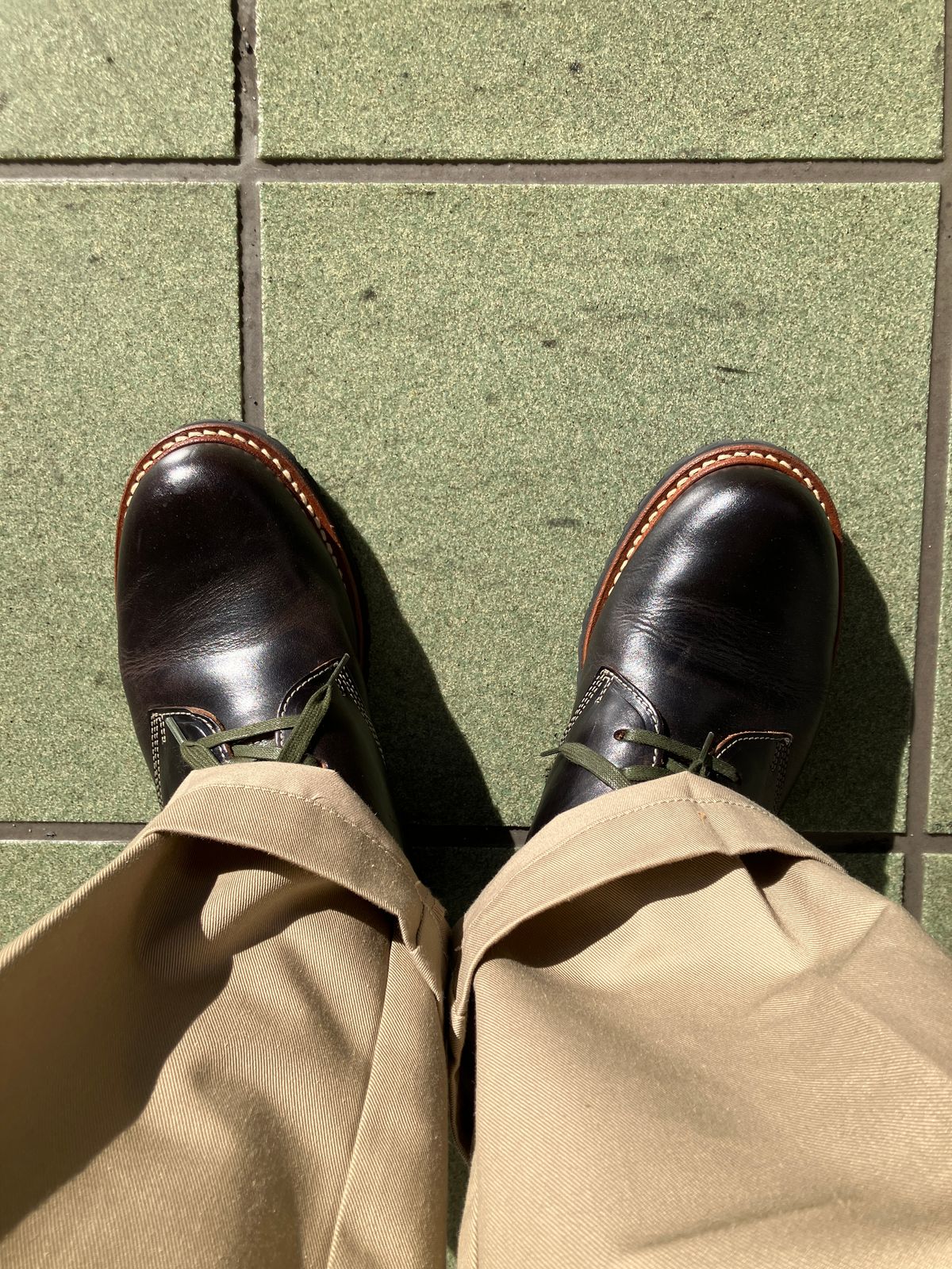 Photo by maru on February 7, 2025 of the Danner Moreland Oxford in Horween Black Chromexcel.