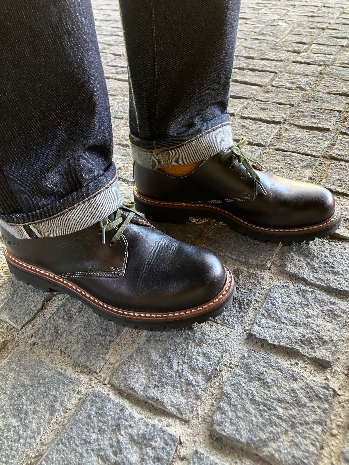 Photo by maru on February 11, 2025 of the Danner Moreland Oxford in Horween Black Chromexcel.