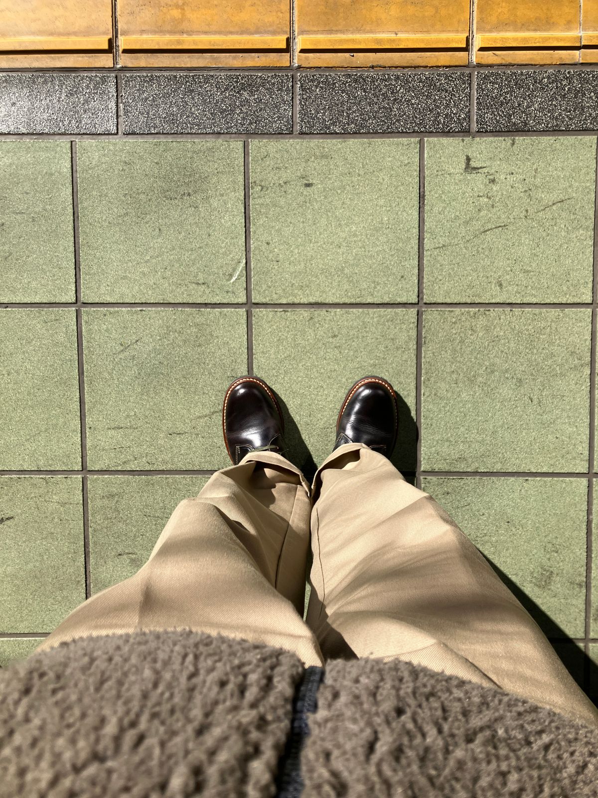 Photo by maru on February 25, 2025 of the Danner Moreland Oxford in Horween Black Chromexcel.