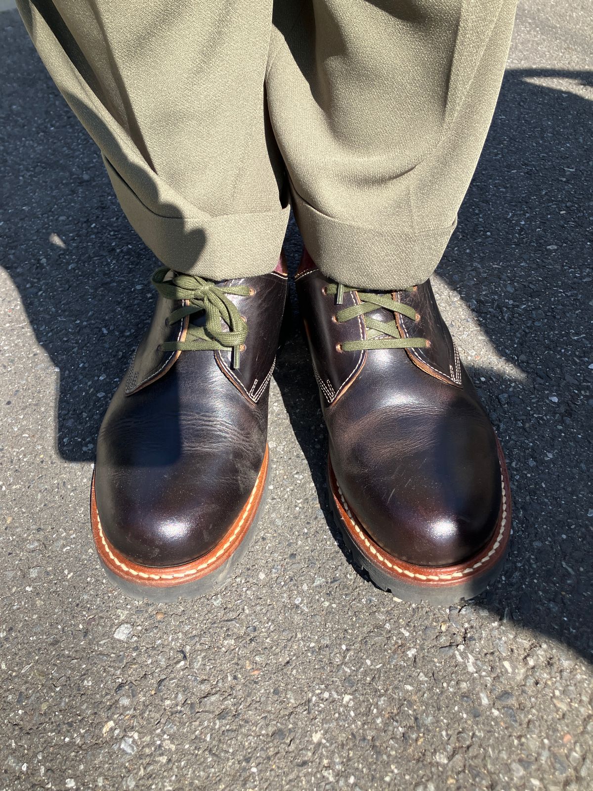 Photo by maru on March 1, 2025 of the Danner Moreland Oxford in Horween Black Chromexcel.