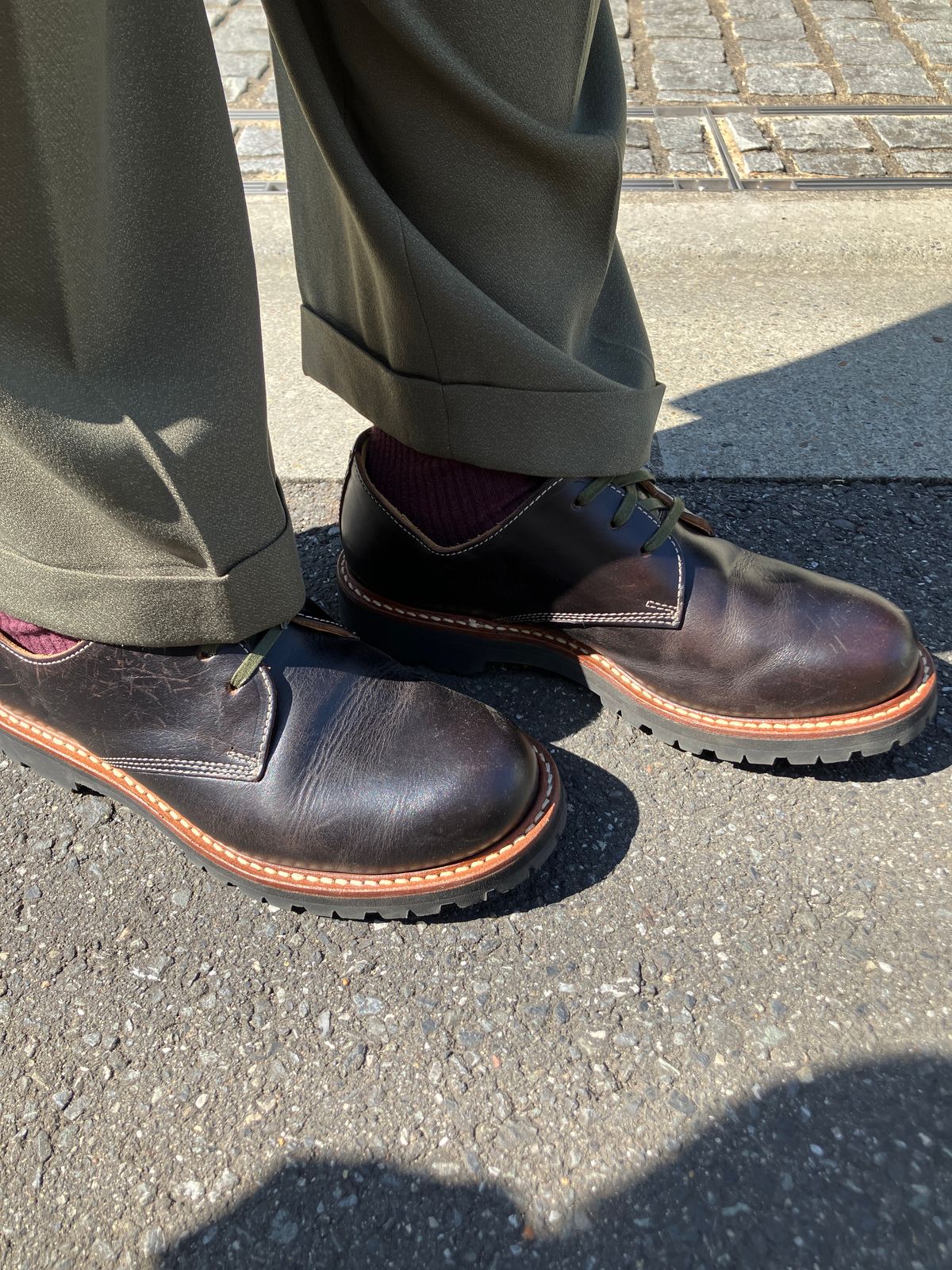 Photo by maru on March 1, 2025 of the Danner Moreland Oxford in Horween Black Chromexcel.