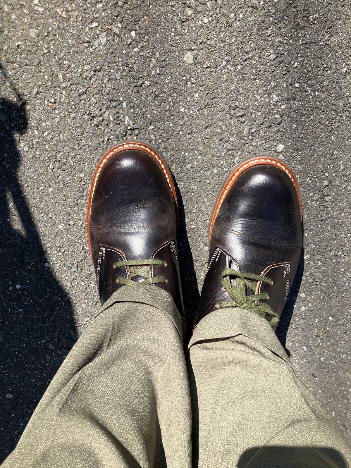 Photo by maru on March 1, 2025 of the Danner Moreland Oxford in Horween Black Chromexcel.