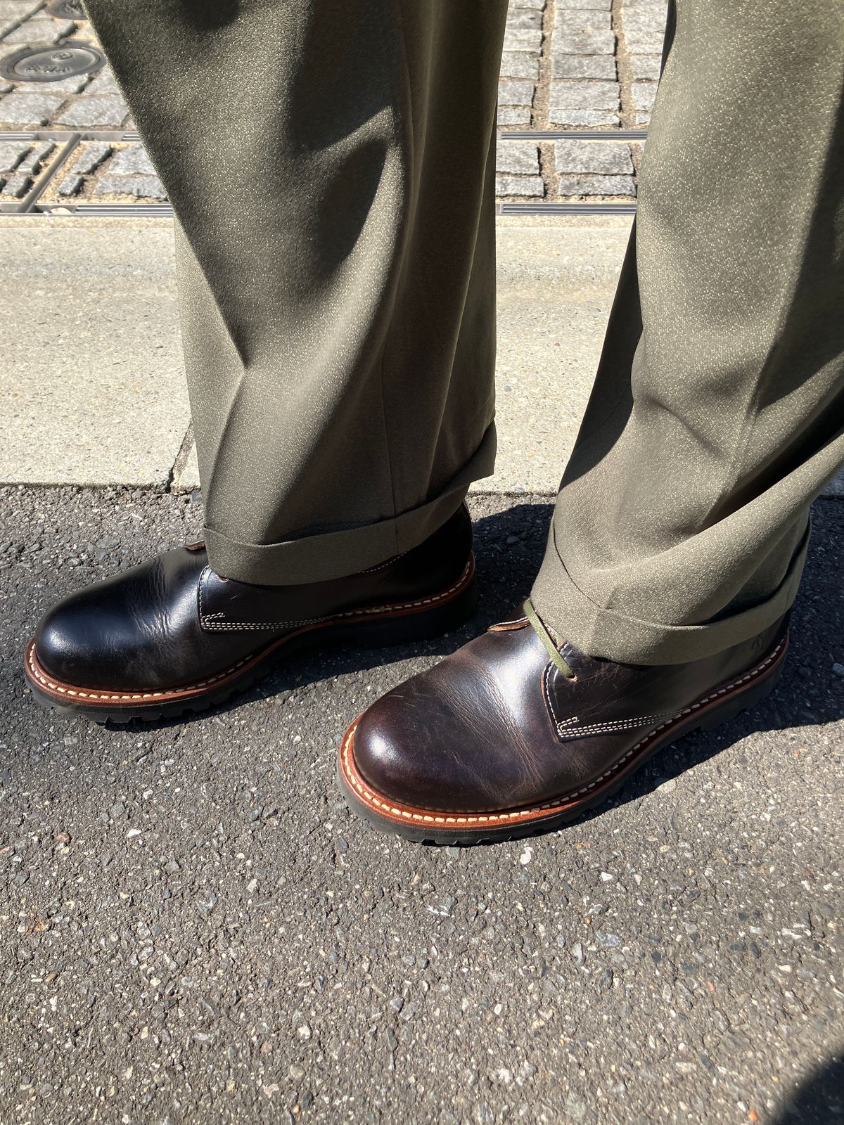 Photo by maru on March 1, 2025 of the Danner Moreland Oxford in Horween Black Chromexcel.