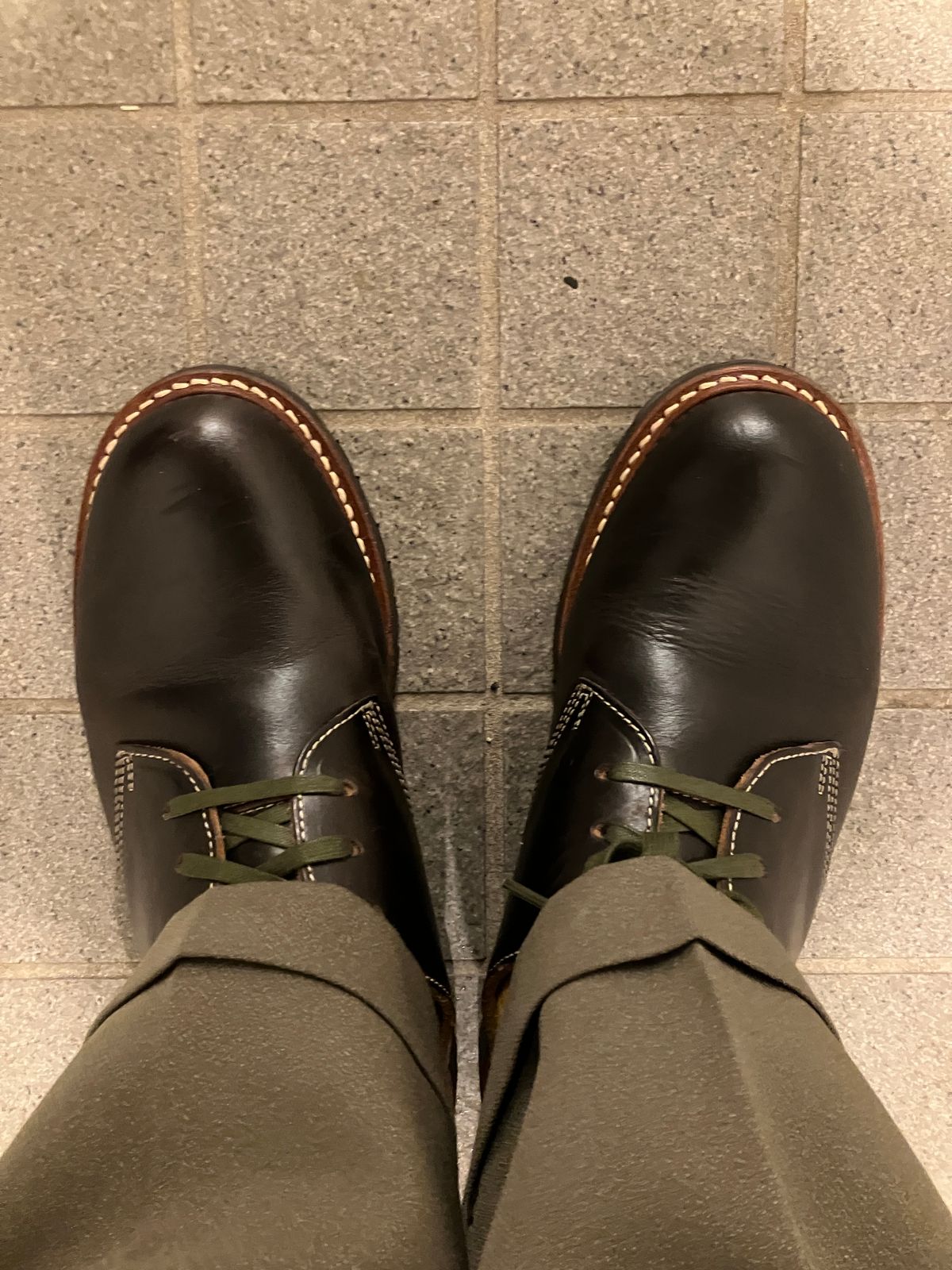 Photo by maru on March 17, 2025 of the Danner Moreland Oxford in Horween Black Chromexcel.