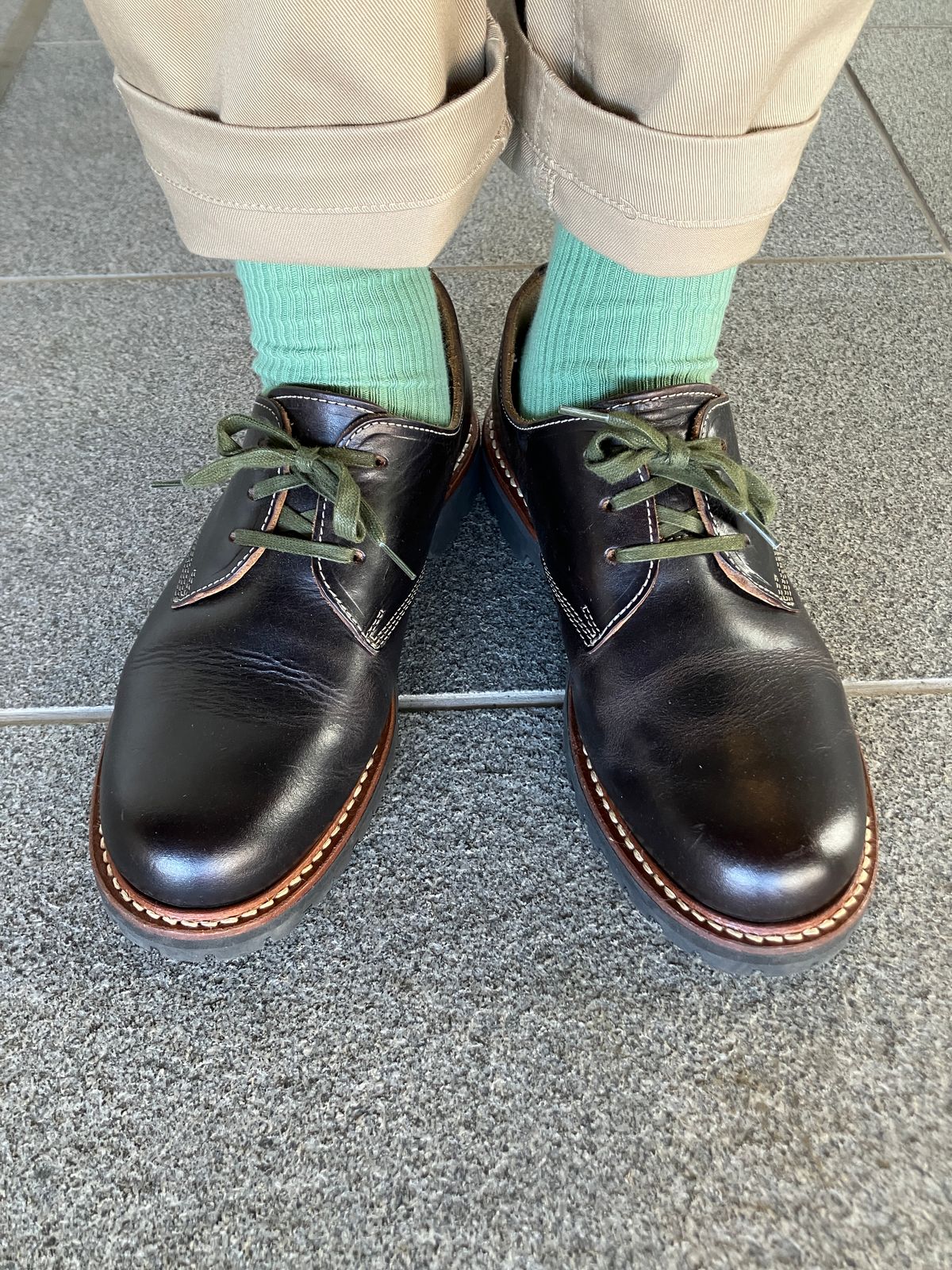Photo by maru on April 4, 2025 of the Danner Moreland Oxford in Horween Black Chromexcel.
