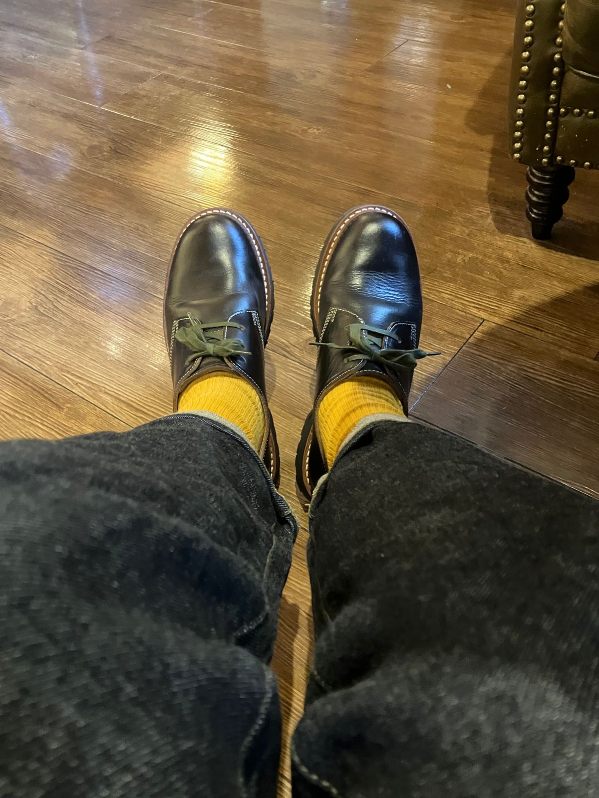 Photo by maru on April 9, 2025 of the Danner Moreland Oxford in Horween Black Chromexcel.