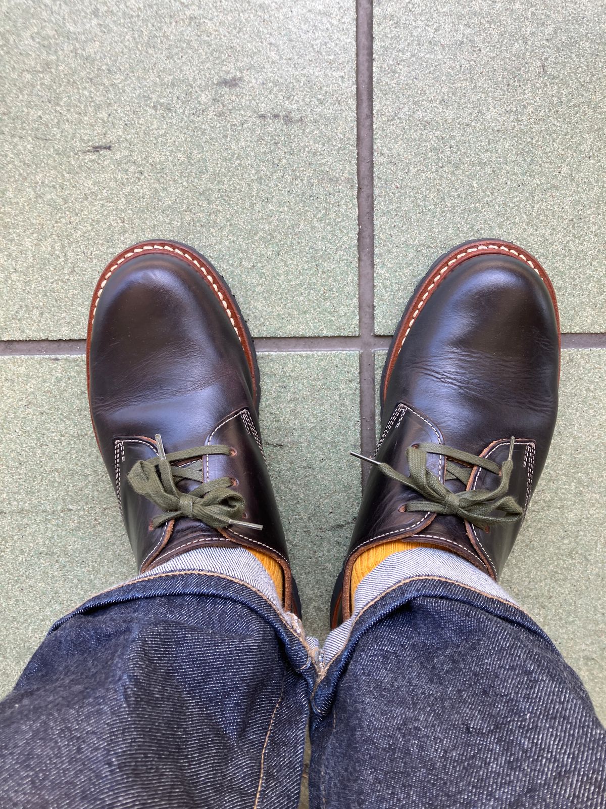 Photo by maru on April 9, 2025 of the Danner Moreland Oxford in Horween Black Chromexcel.