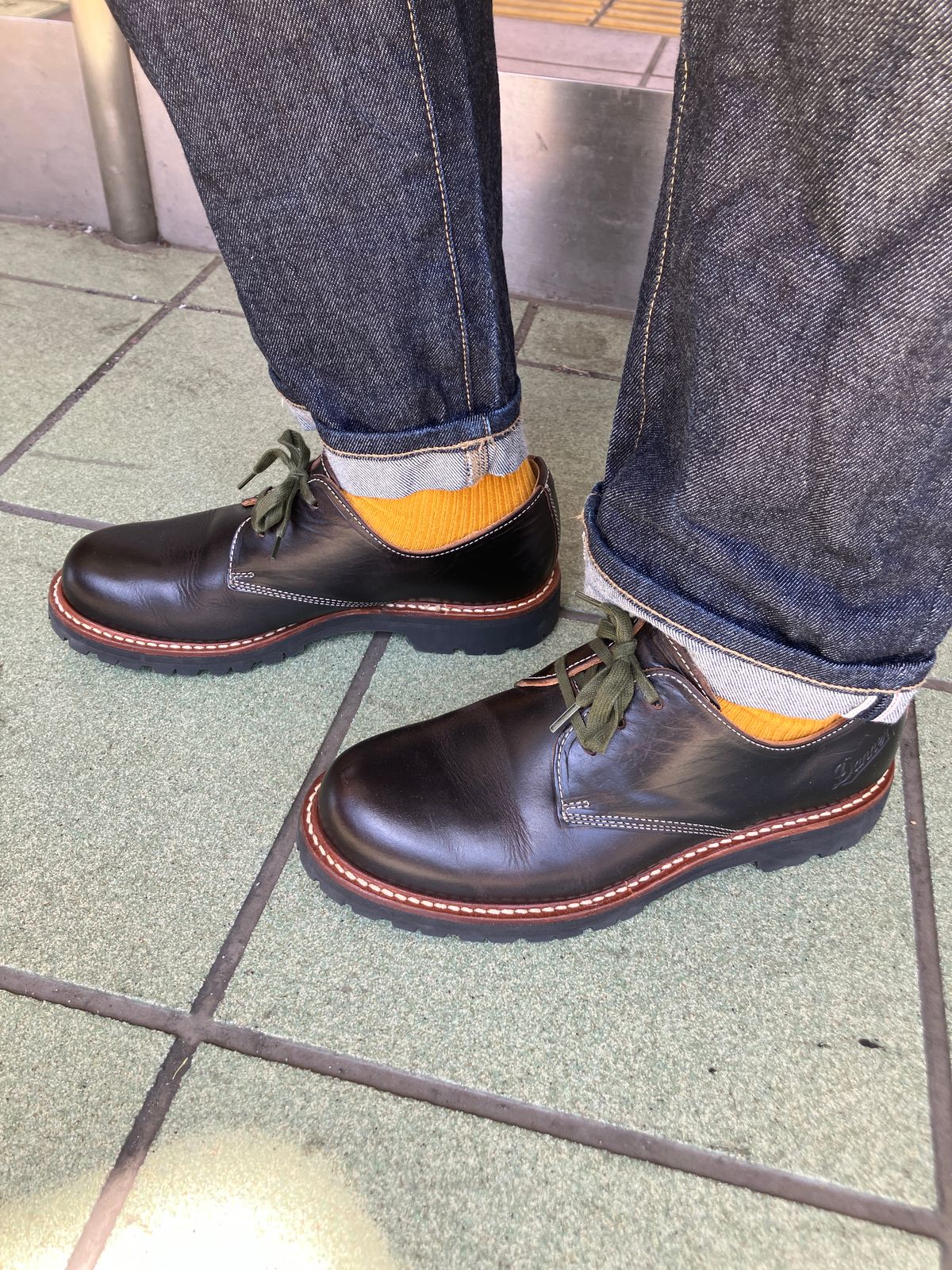 Photo by maru on April 9, 2025 of the Danner Moreland Oxford in Horween Black Chromexcel.