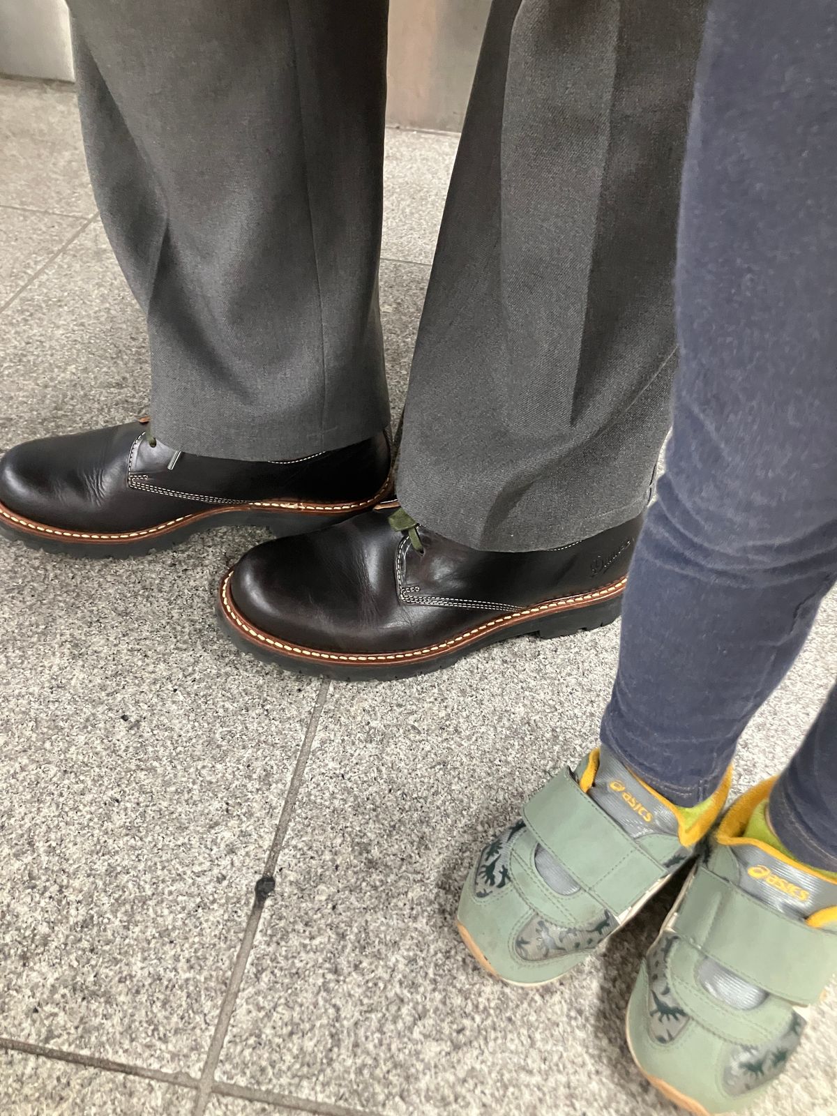 Photo by maru on April 12, 2025 of the Danner Moreland Oxford in Horween Black Chromexcel.
