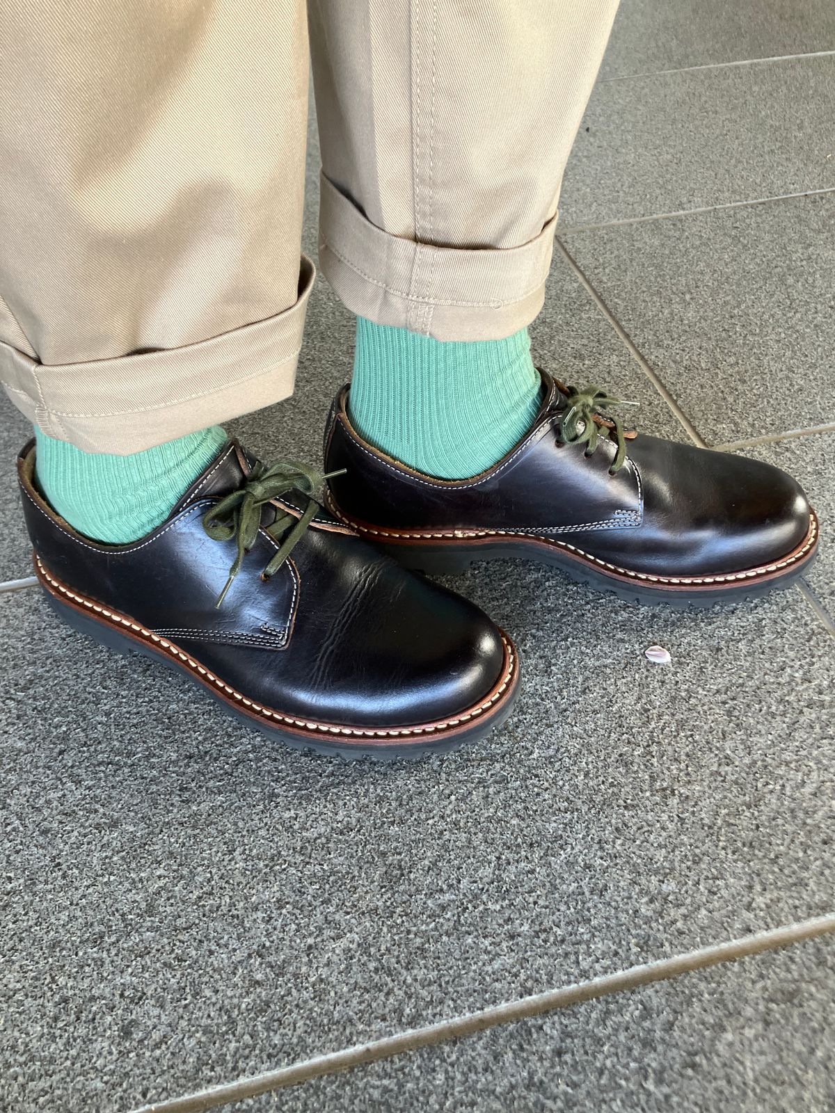 Photo by maru on April 4, 2025 of the Danner Moreland Oxford in Horween Black Chromexcel.