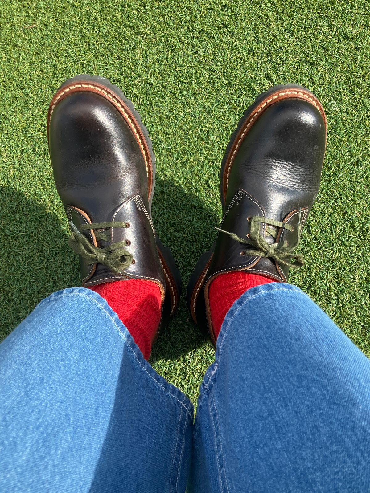 Photo by maru on April 6, 2025 of the Danner Moreland Oxford in Horween Black Chromexcel.
