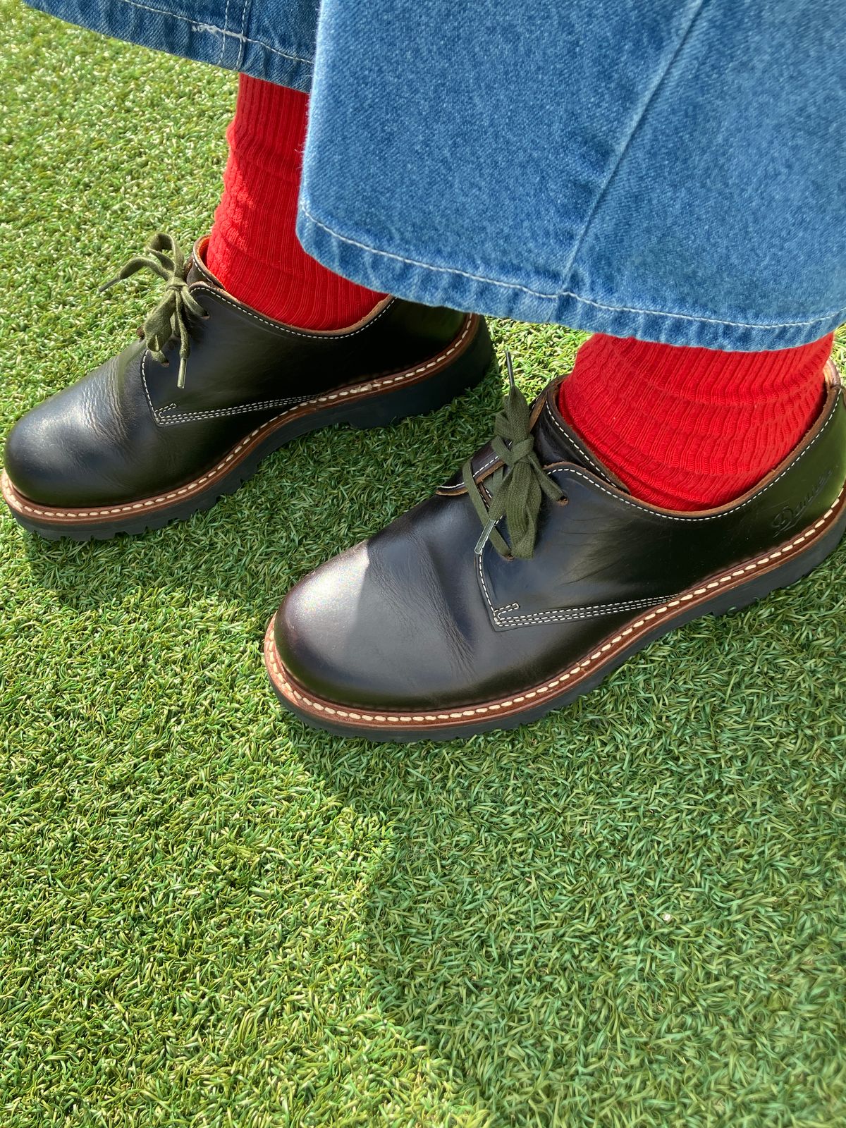 Photo by maru on April 6, 2025 of the Danner Moreland Oxford in Horween Black Chromexcel.