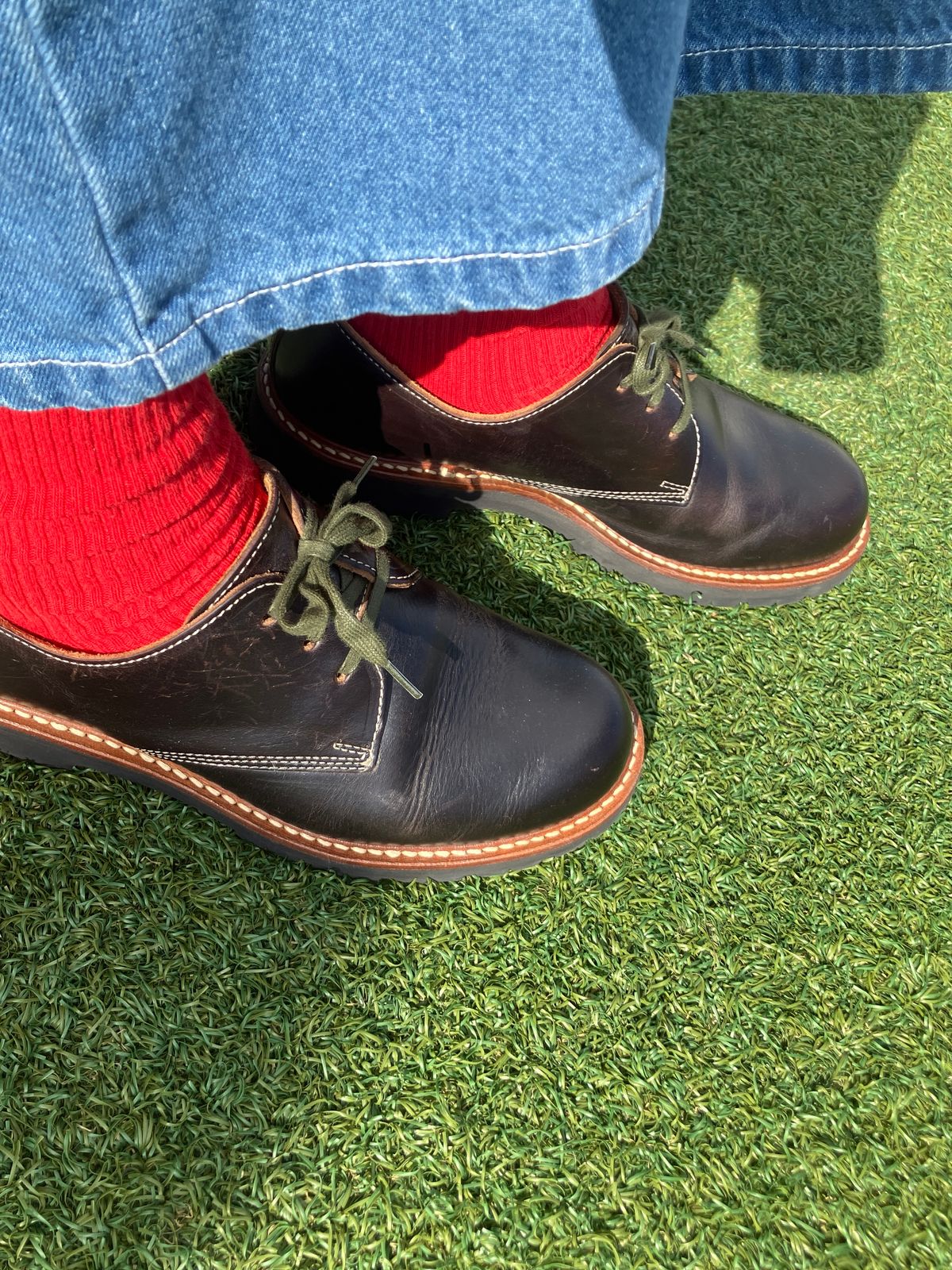 Photo by maru on April 6, 2025 of the Danner Moreland Oxford in Horween Black Chromexcel.