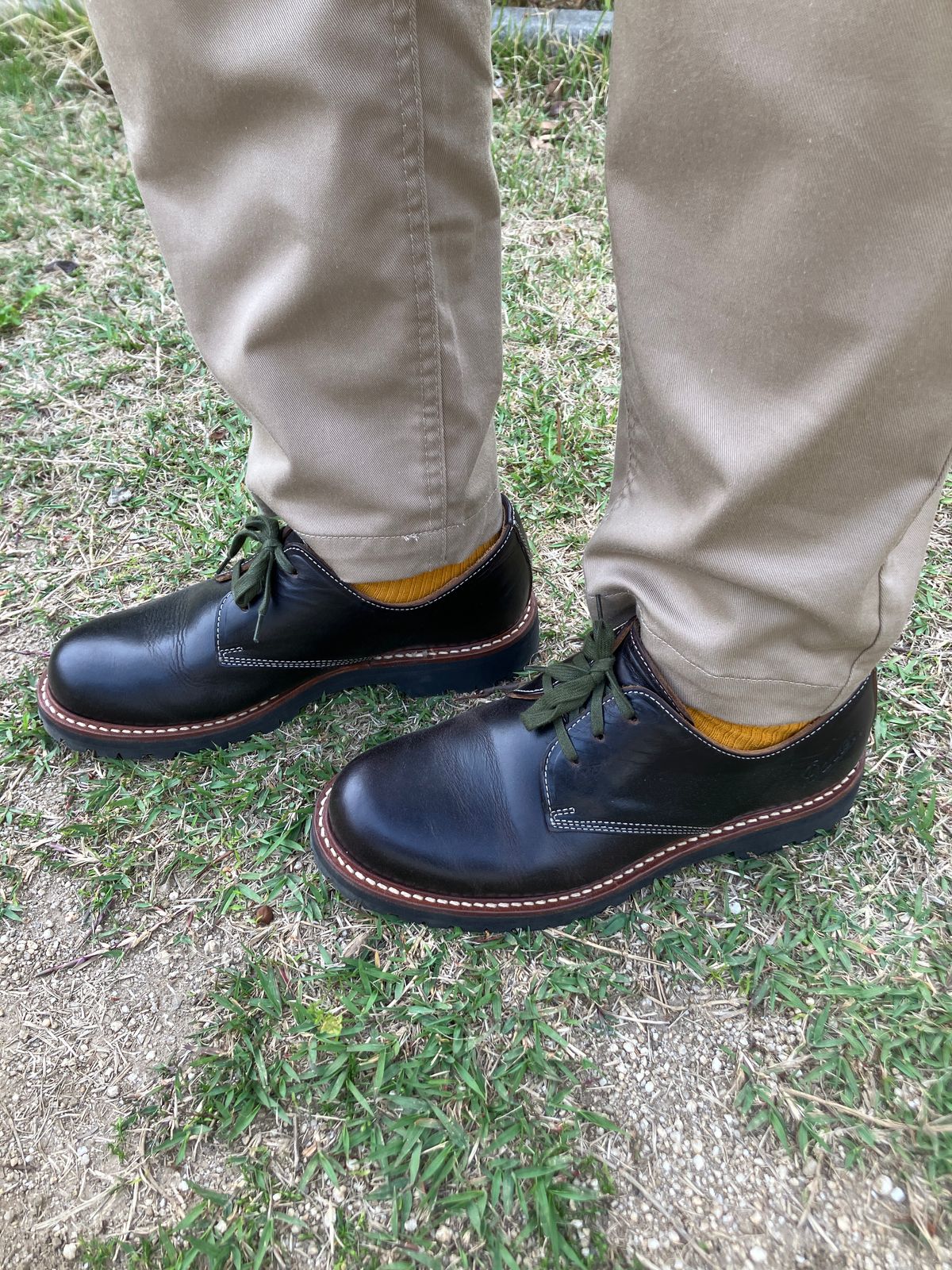 Photo by maru on May 5, 2025 of the Danner Moreland Oxford in Horween Black Chromexcel.