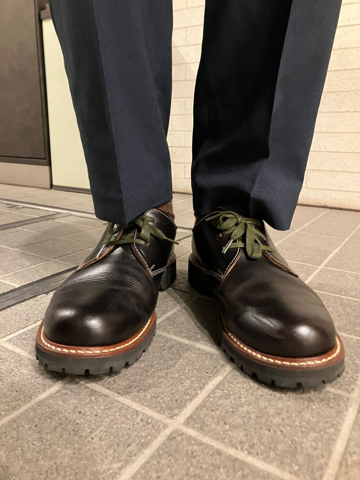Photo by maru on May 12, 2025 of the Danner Moreland Oxford in Horween Black Chromexcel.