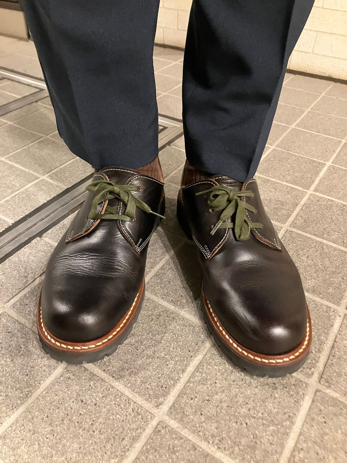 Photo by maru on May 12, 2025 of the Danner Moreland Oxford in Horween Black Chromexcel.