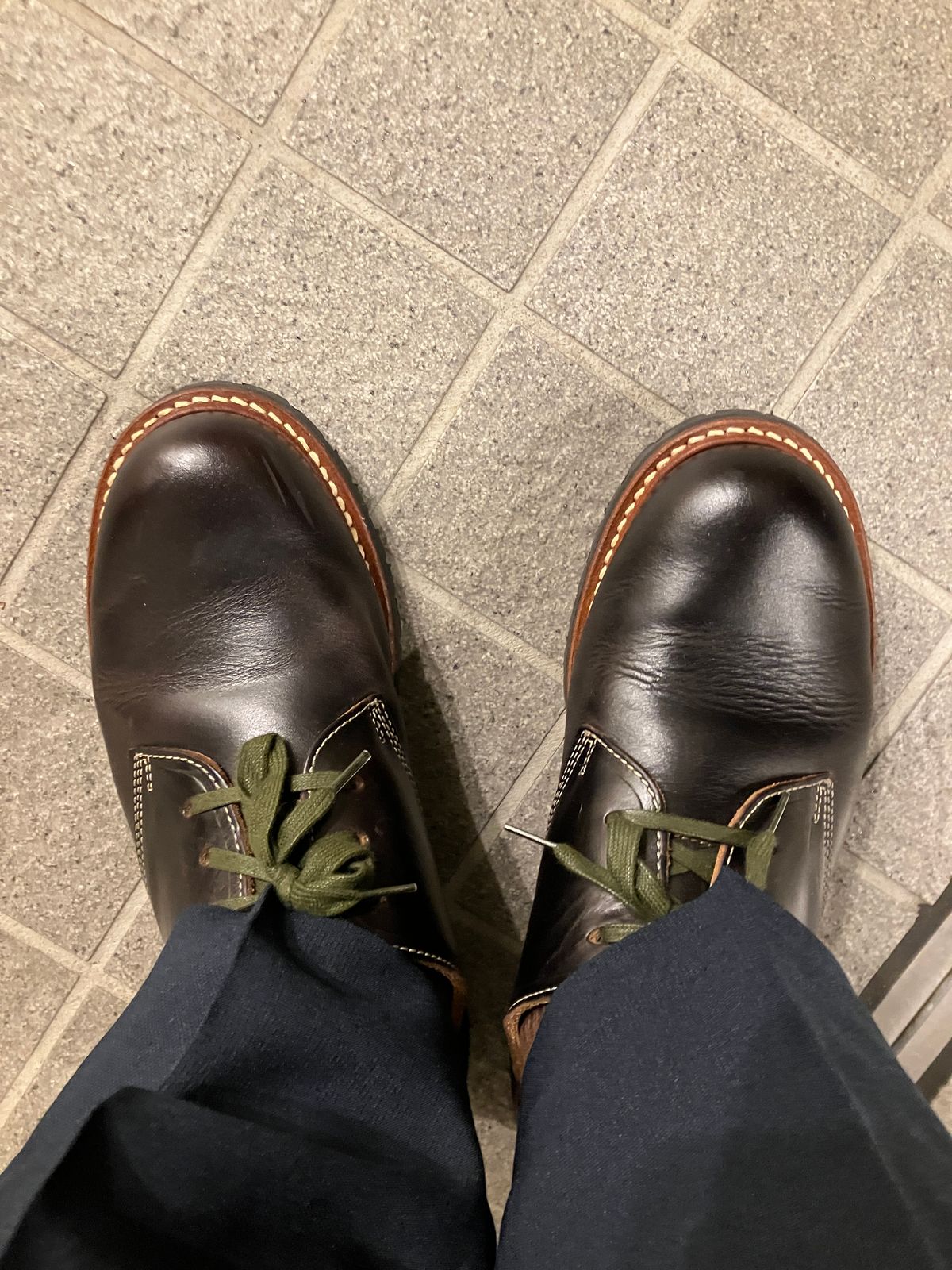 Photo by maru on May 12, 2025 of the Danner Moreland Oxford in Horween Black Chromexcel.