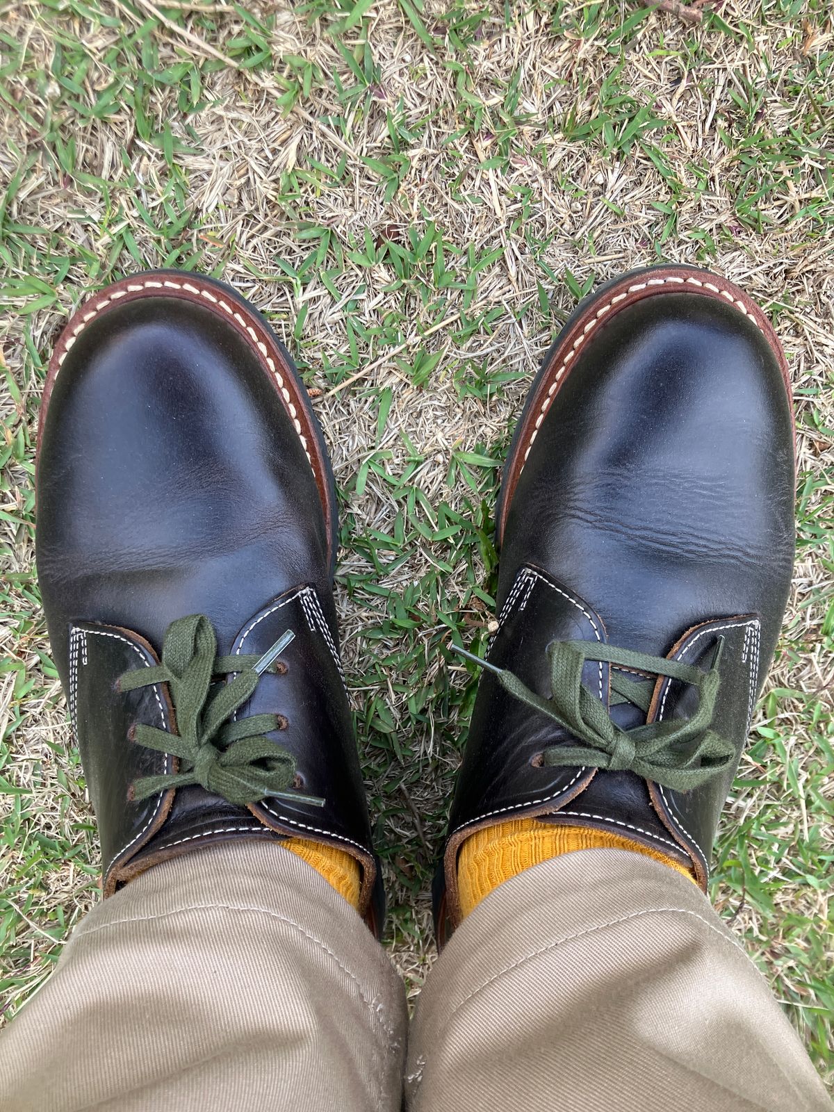 Photo by maru on May 5, 2025 of the Danner Moreland Oxford in Horween Black Chromexcel.