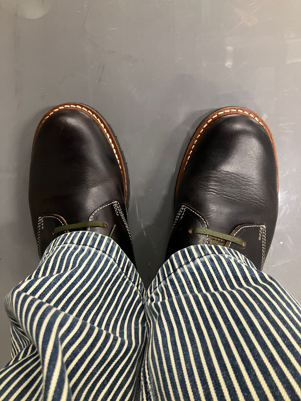 Photo by maru on June 17, 2025 of the Danner Moreland Oxford in Horween Black Chromexcel.