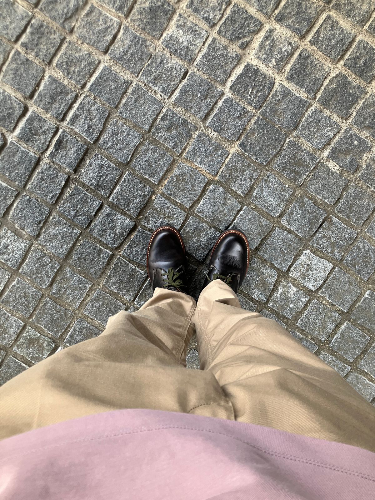 Photo by maru on May 28, 2025 of the Danner Moreland Oxford in Horween Black Chromexcel.