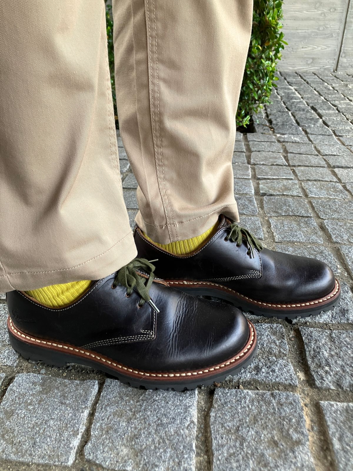 Photo by maru on May 28, 2025 of the Danner Moreland Oxford in Horween Black Chromexcel.