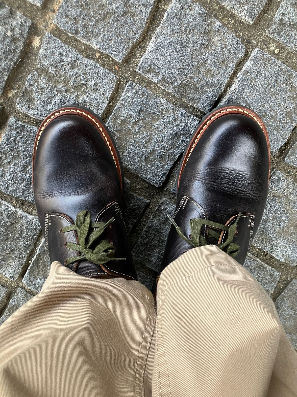 Photo by maru on May 28, 2025 of the Danner Moreland Oxford in Horween Black Chromexcel.