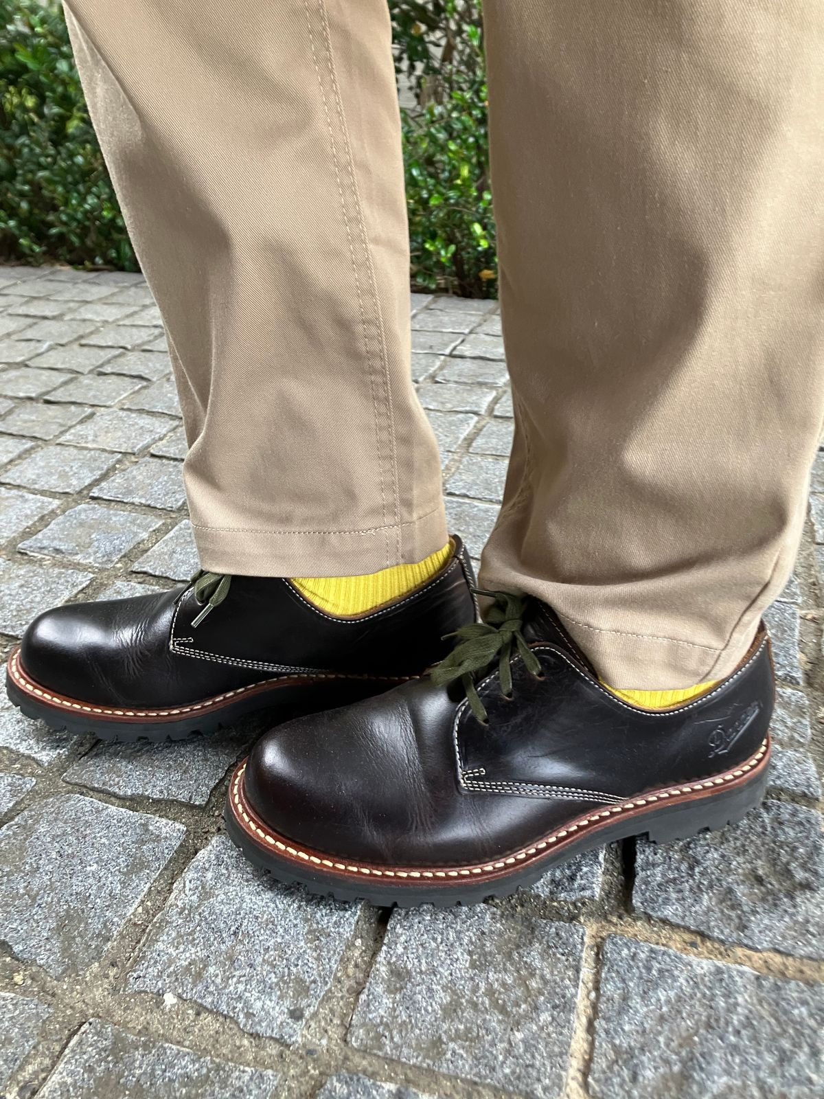 Photo by maru on May 28, 2025 of the Danner Moreland Oxford in Horween Black Chromexcel.