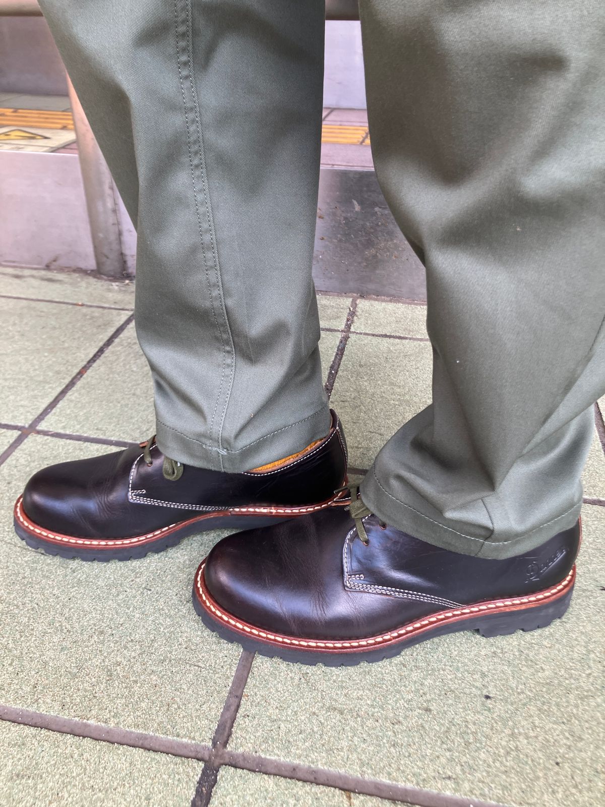 Photo by maru on July 22, 2025 of the Danner Moreland Oxford in Horween Black Chromexcel.