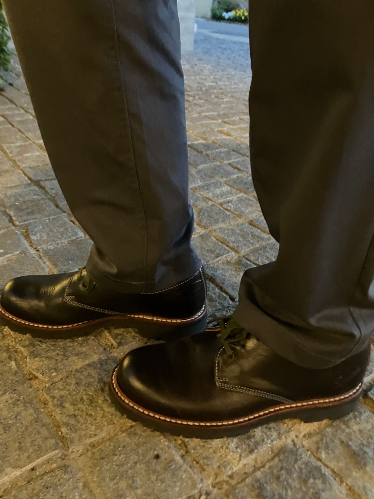 Photo by maru on July 1, 2025 of the Danner Moreland Oxford in Horween Black Chromexcel.
