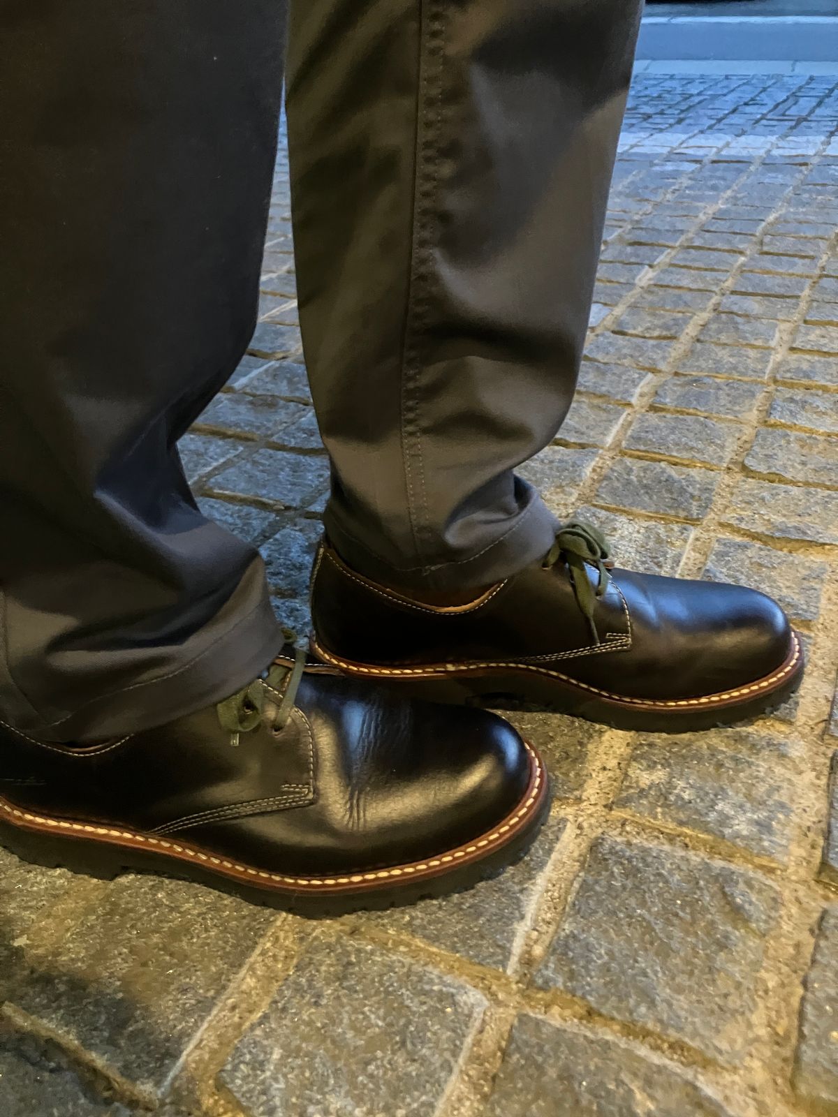Photo by maru on July 1, 2025 of the Danner Moreland Oxford in Horween Black Chromexcel.